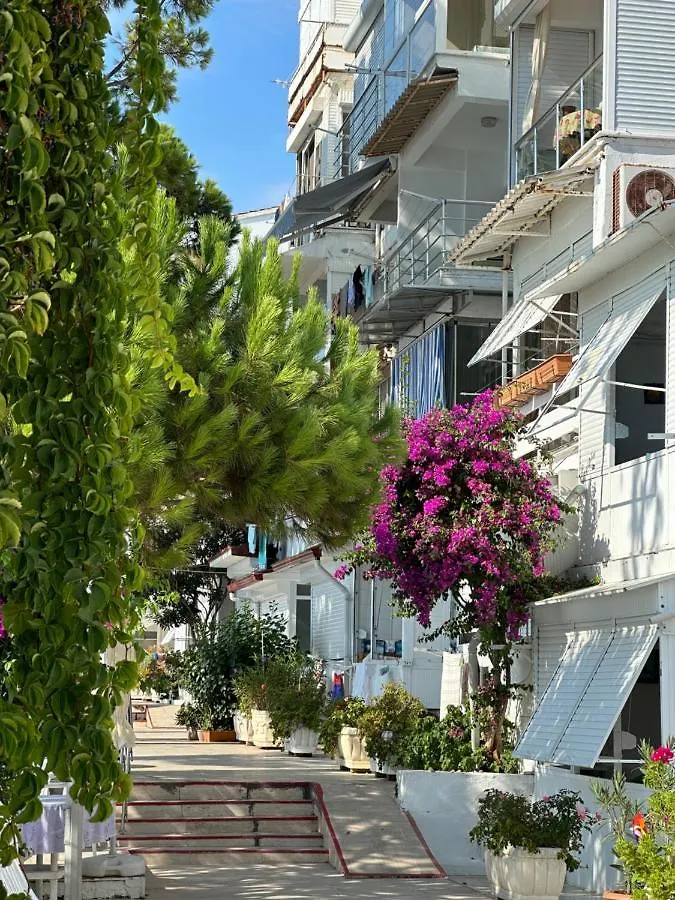 Daire Deniz Manzarali, Plajli Ve Havuzlu Sitede, Seckin Sitesi, Kusadası
